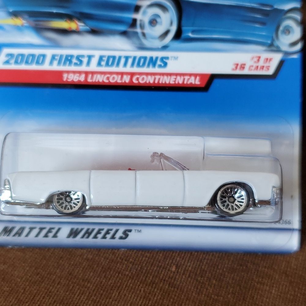 Hot Wheels 1964 Lincoln Continental 24366 NIP